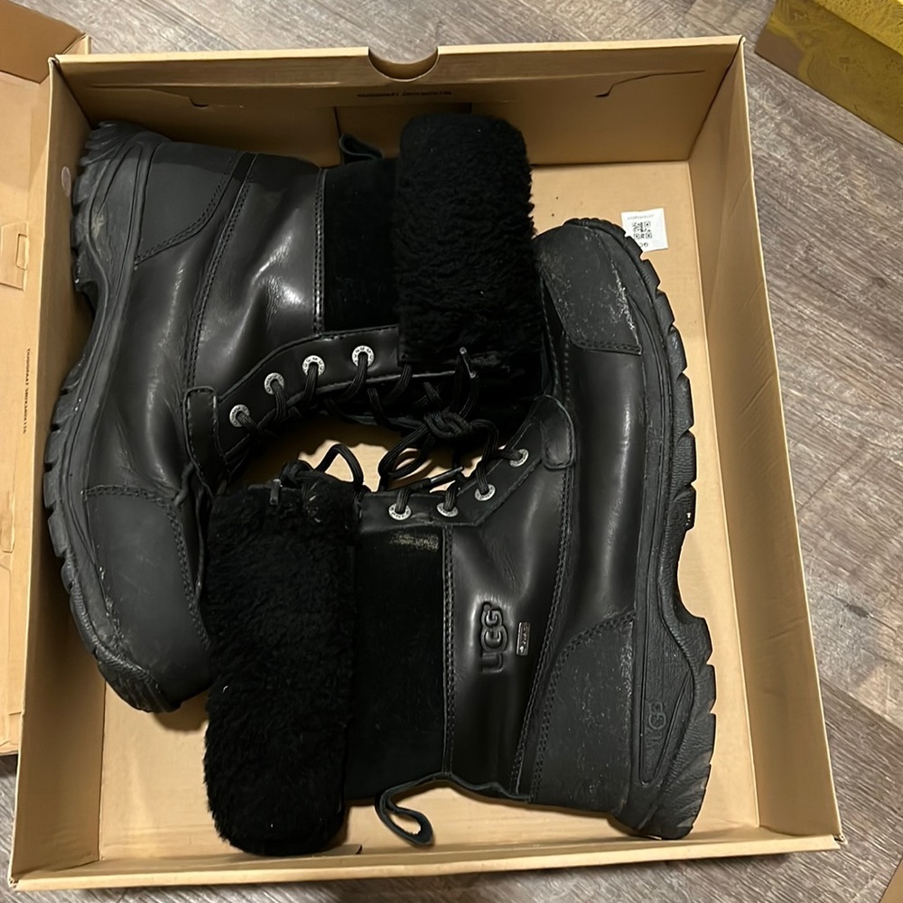 UGG